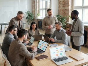 Groupe de professionnels en réunion dans un bureau moderne